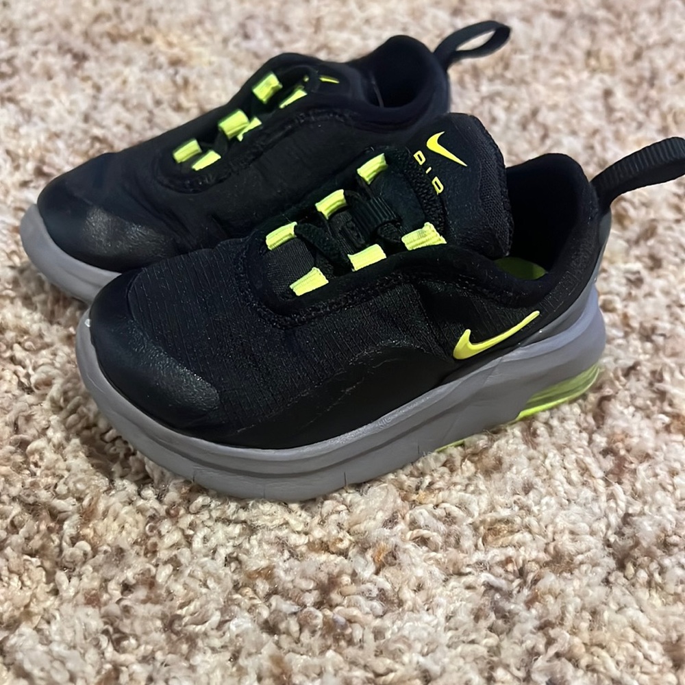 Air Max Motion 2 size 5C